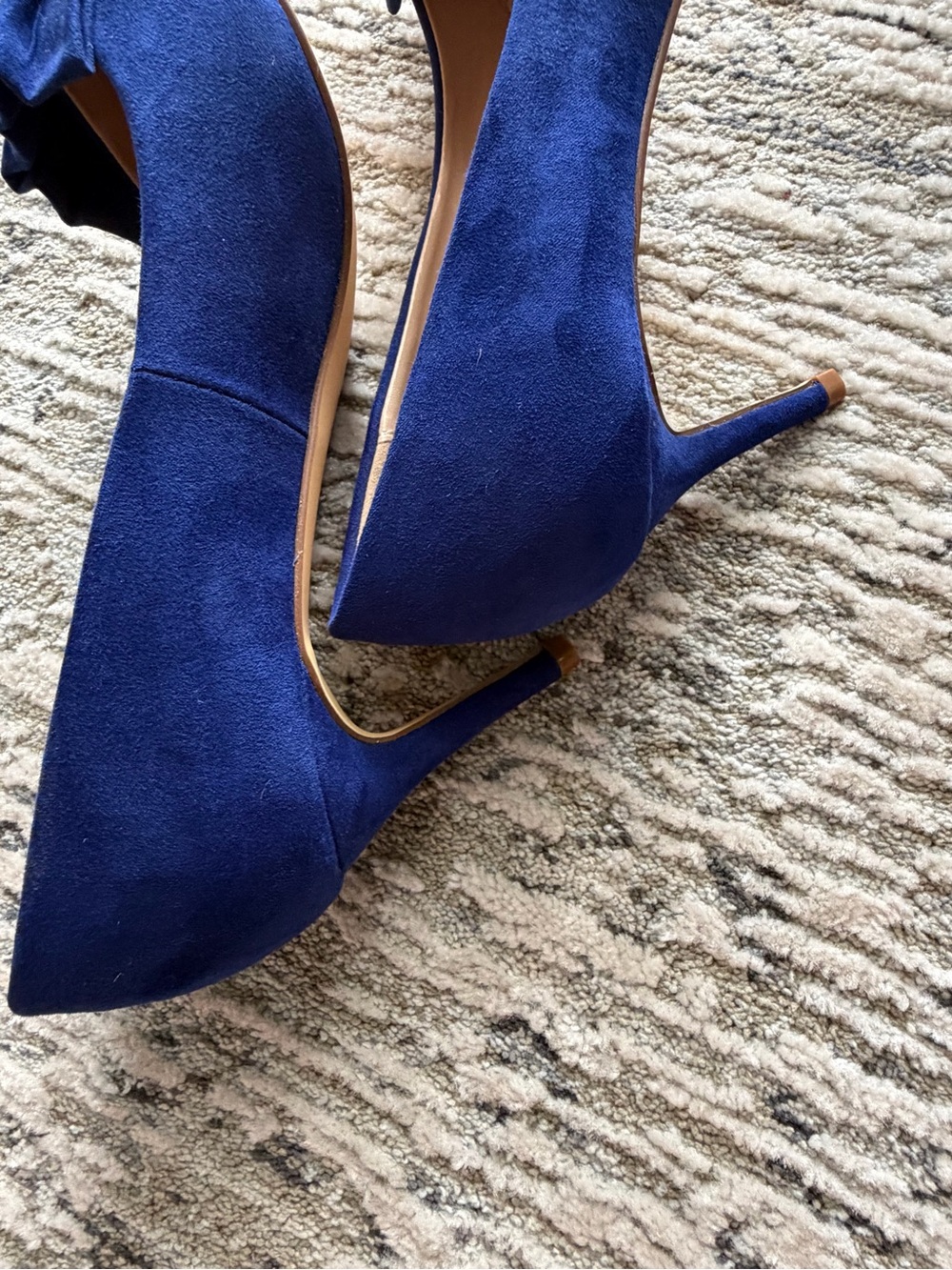 Journee Collection Blue Pointed-Toe Ruffle Flats - Picture 3 of 4